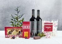 Juletid, julehilsen 2 fl. Italiensk vin, chokolade og godter
