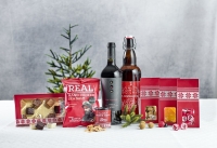 Klassisk Jul, rød firmajulegave vin, øl, chokolade og slik