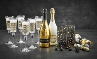 Happy New Year elegante glas, bobler og lækker chokolade