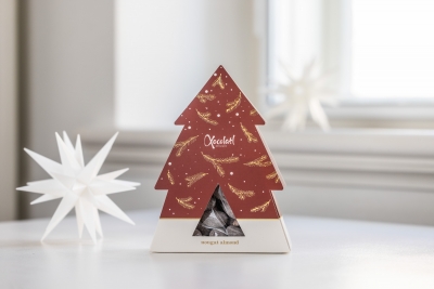 Christmas Joy Red Tree | 75g.  Chokolademandler med nougat fra Xocolatl