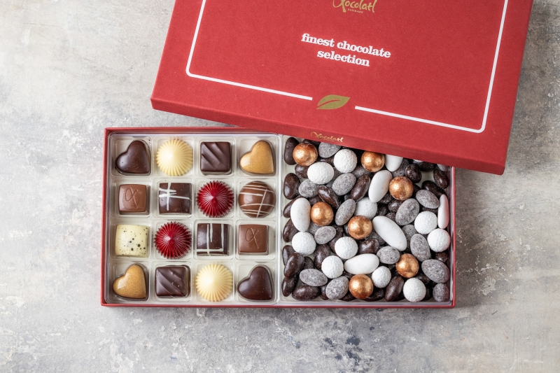 Merry Cherry 16 Dragé | 340g.  Fyldte chokolader og dragémix i gaveæske